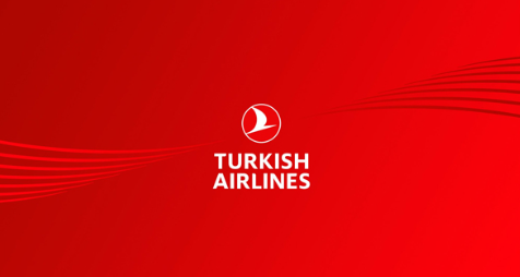 Logo van Turkish Airlines op een rode achtergrond met golvende lijnen.