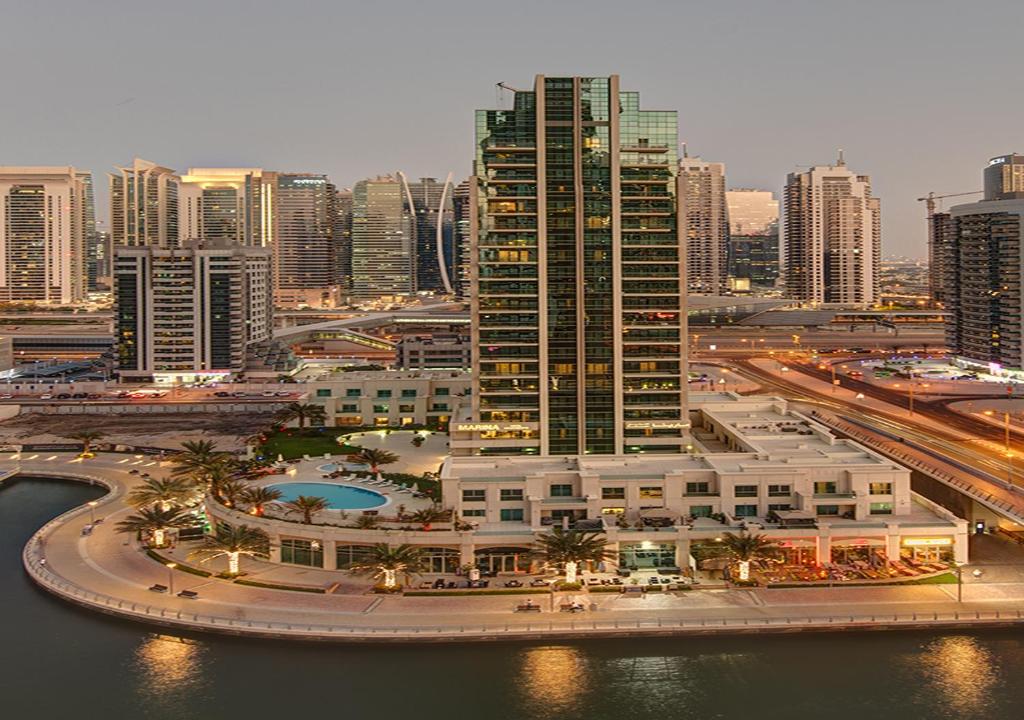 Uitzicht op Dubai Marina vanaf het terras van Marina Hotel Apartments, aangeboden door vlucht-ticket.nl