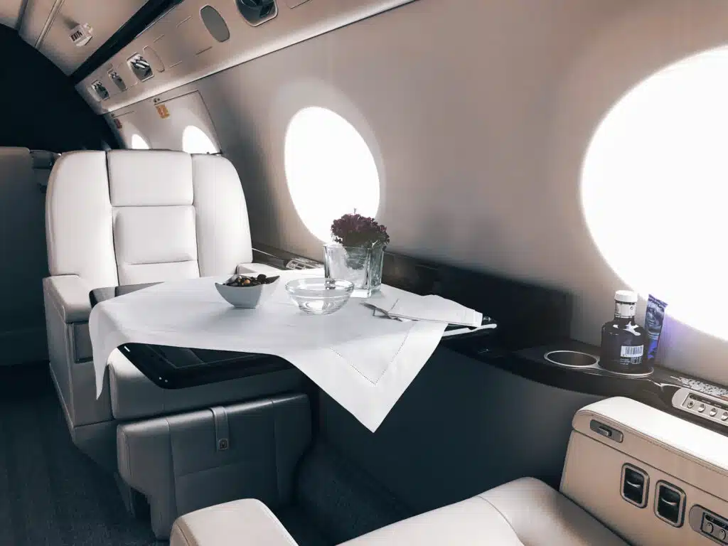 Business class New York luxe cabine met comfortabele stoelen – Vlucht-Ticket.nl