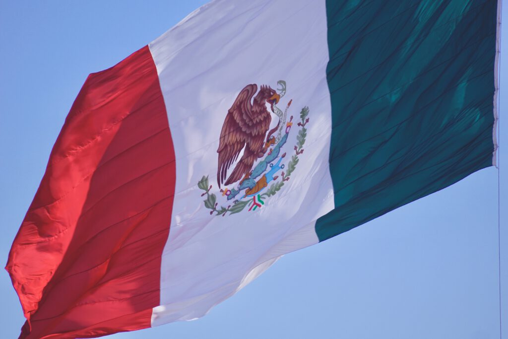 Goedkope vluchten Noord-Amerika – Mexicaanse vlag symbool voor reizen naar Mexico