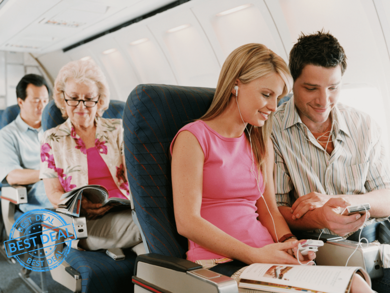 Passagiers vorlijk en ontspannen aan boord van een vliegtuig
